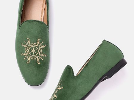 House of Pataudi Men Green & Gold-Toned Embroidered Velvet Finish Handcrafted Slip-Ons Supply