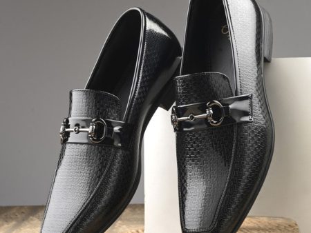 House of Pataudi Men Textured Buckled Formal Loafers Online