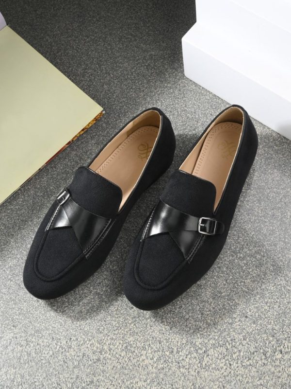 House of Pataudi Men Lightweight Buckle-Detail Velvet Loafers Online Hot Sale