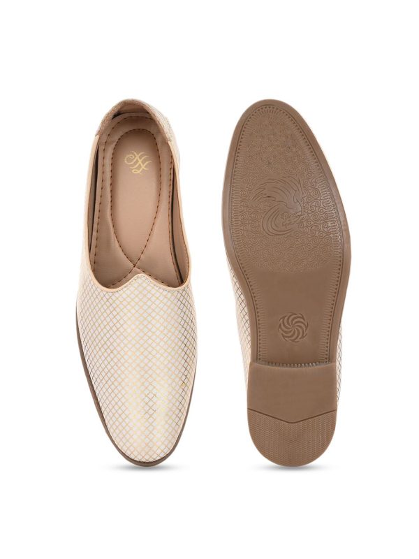 House of Pataudi Men Embroidered Lightweight Mojaris Shoes Sale