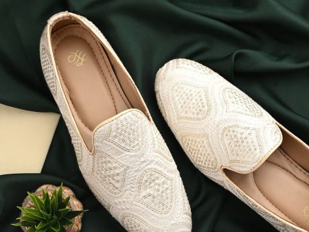 House of Pataudi Men Ethnic Embroidered Slip On Mojaris Shoes Fashion