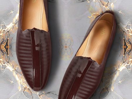 House of Pataudi Men Coffee Brown Textured & Glossy Finish Handcrafted Leather Mojaris For Sale