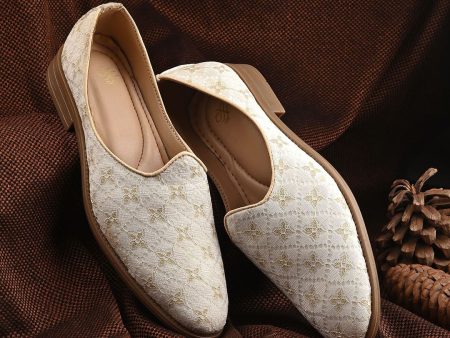 House of Pataudi Men Ethnic Embroidered Slip On Mojaris Shoes Online