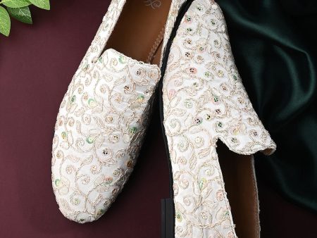 House of Pataudi Men Ethnic Embroidered Comfort Insole Mojaris on Sale